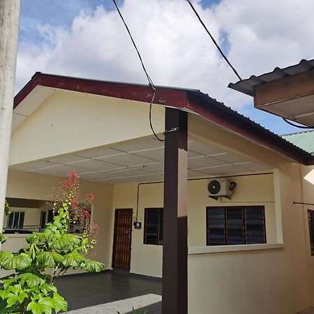 Homestay Che Wan Куантан Экстерьер фото